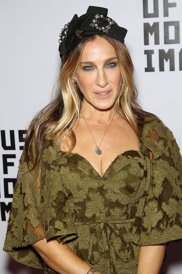 sarah jessica parker, museum of the moving image, lily collins, military, vörös szőnyeg