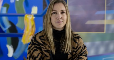 Kusovszky Bea festőművész: „Bármilyen apróság elindíthat bennem egy gondolatot az alkotáshoz”