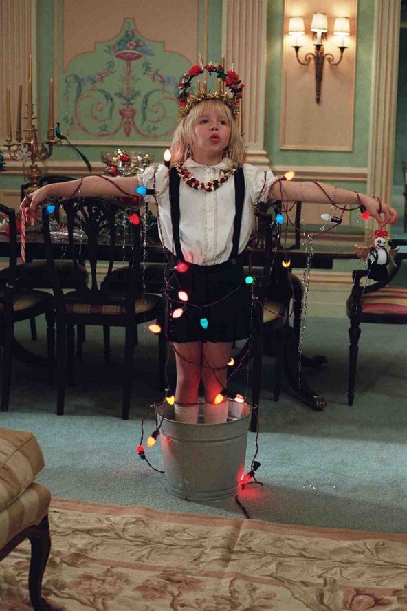 A szálloda kedvence (2003) és Huncut karácsony (2003) Két csodás vígjáték, melyek biztosan bearanyozzák a karácsonyod. A kis szőke Eloise lehetne Kevin lányverziója. A nyughatatlan, rendkívül szórakoztató és elragadó kislány a feje tetejére állítja a New York-i Plaza hotelt.