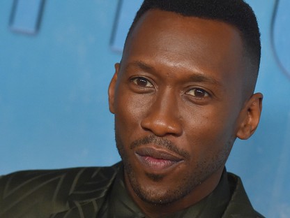 A törvény nevében új sztárja az első pasi, aki behódolt a vörös szőnyeges pizsamatrendnek