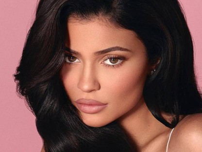 Végre láthatjuk! Ilyen Kylie Jenner haja a való életben