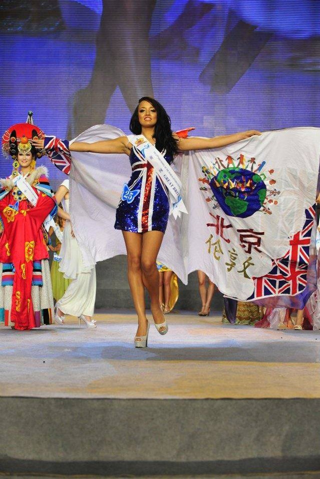 Visszaadta koronáját a szépségkirálynő, mert azt kérték tőle, fogyjon le!