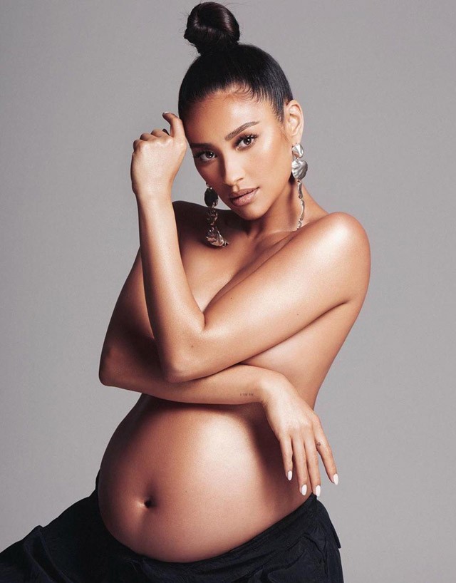 Megszületett Shay Mitchell kisbabája! Íme az első őrülten cuki fotó róla