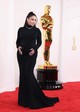 Vanessa Hudgens egy Vera Wang ruhában lépett a 2024-es Oscar-gála vörös szőnyegére, ahol egyúttal bejelentette azt is, hogy gyermeket vár!