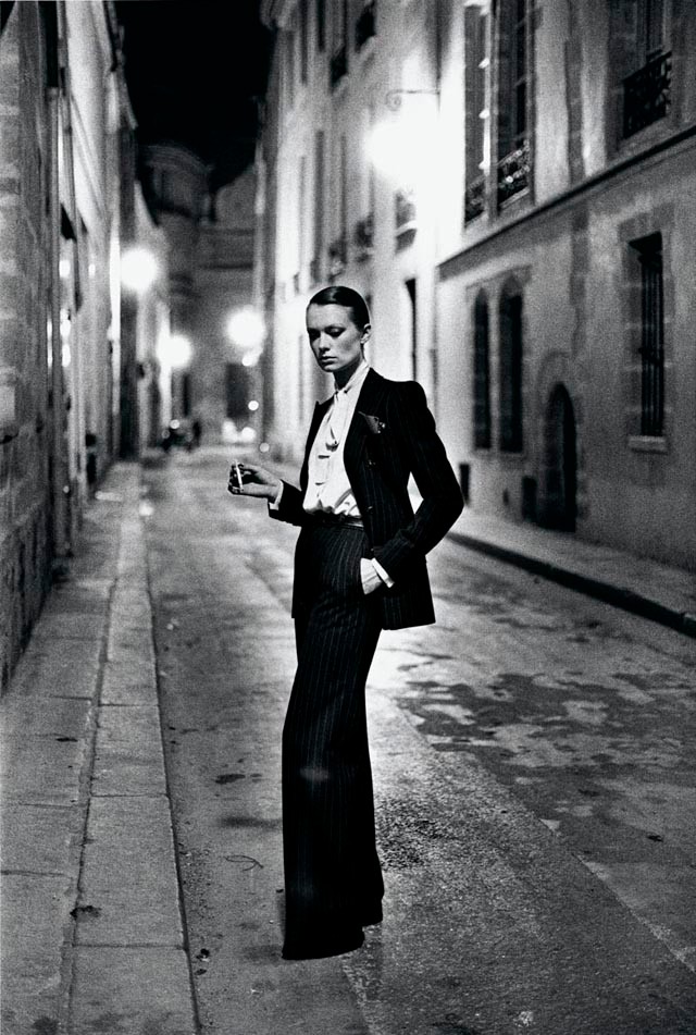Helmut Newton, French Vogue, Rue Aubriot, Paris 1975_copyright Helmut Newton Estate
