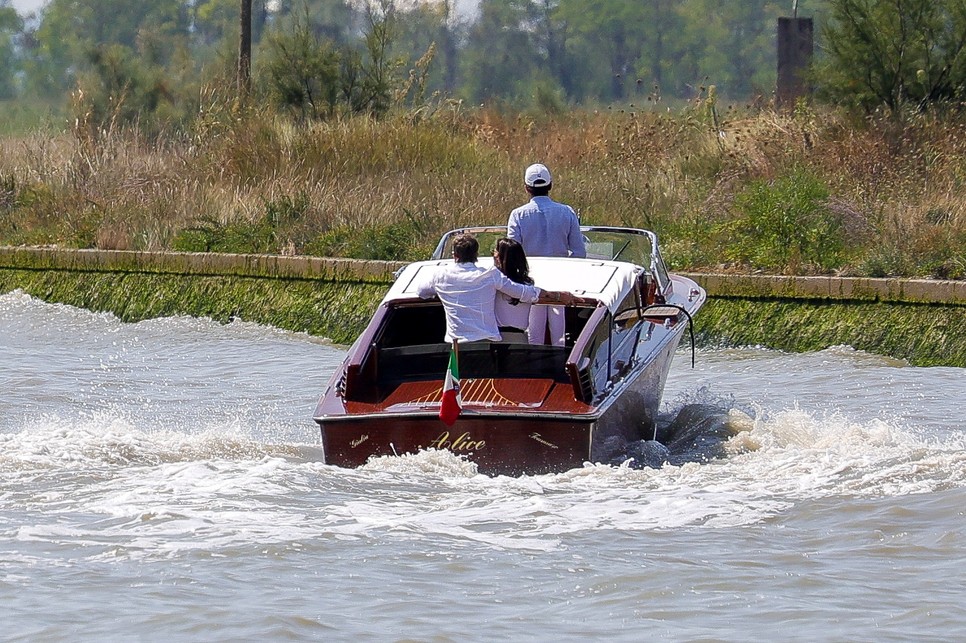 A pár összeöltözött, pedig hol van még a vörös szőnyeg!