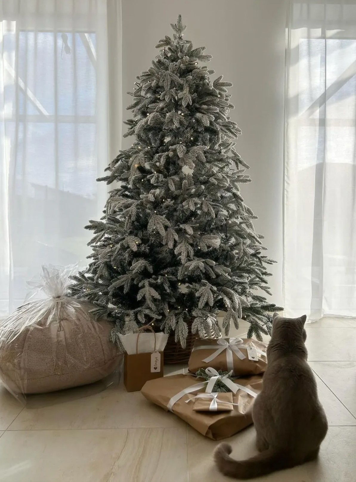 Karácsonyfa műhóval BELIANI 95 010 Ft 20% extra kedvezmény minden 180 000 Ft feletti vásárlásból a GLAMOUR-napok X-Mas Week ideje alatt