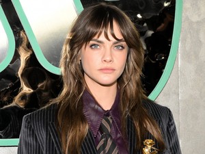 Cara Delevingne bizarr meztelenruhában bulizott a Vanity Fair Oscar party-ján, hatalmas feltűnést keltett benne