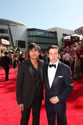 A 2009-es Emmy-díjátadó vörös szőnyegén Kunal bebizonyította, hogy a való életben jóval sikkesebben öltözködik, mint a sorozatban. 