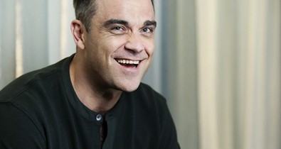 Robbie Williams albumának borítóján meztelenkedik