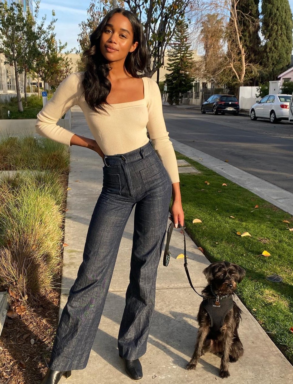 Egy kifinomult tavaszi sztárstílus Laura Harrier nyomán