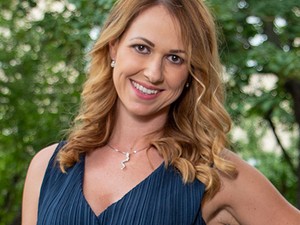 Abonyi Orsi a Ti segítségeteket kéri: szerintetek a holnapi esküvőre jó lesz ez a kismama-ruha?