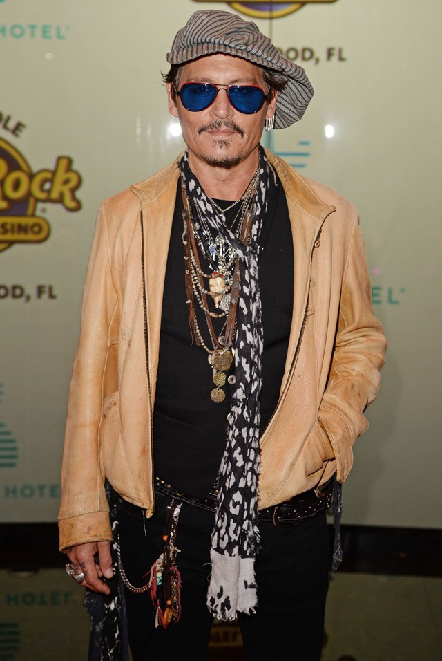 Ennyire őrült cuccban csak egy ember nézhet ki jól, Johnny Depp