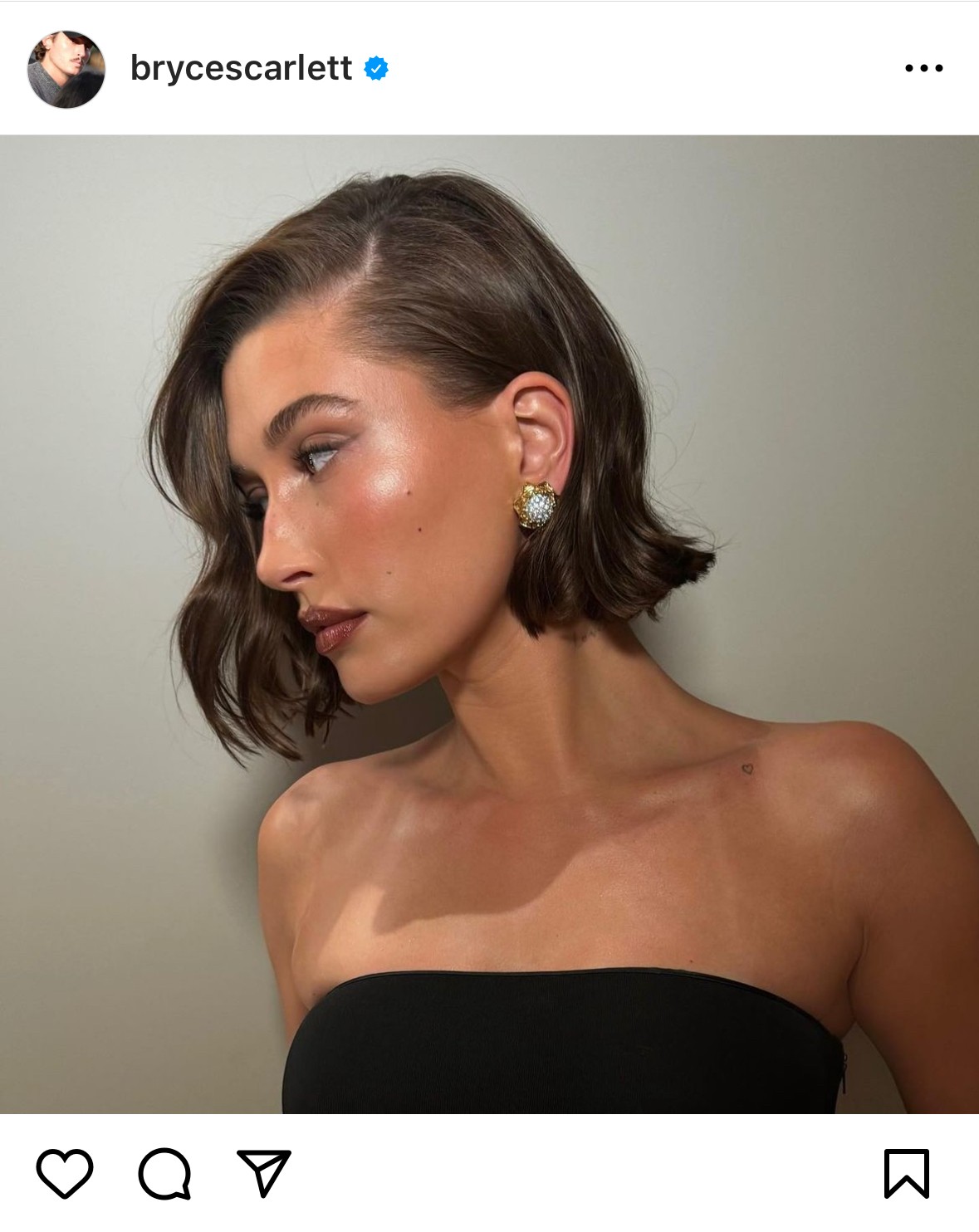 Hailey Bieber is kipróbálta a barokk bob hajat