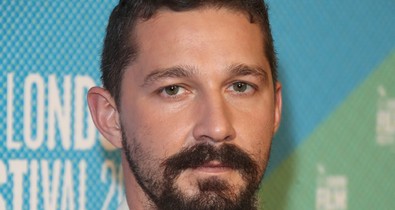 Shia LaBeouf a legújabb pasi, aki bevállalta a sarkos cipőt