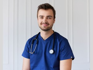 „Egészségügyisnek lenni menő!” - Ismerd meg Keszthelyi Ágoston mentőtiszt hallgatót!