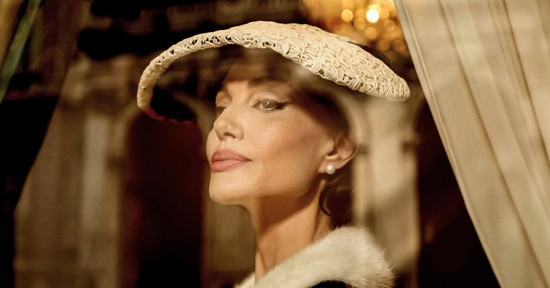 Angelina Jolie olyan arcát mutatja meg a Maria című filmben, amit még soha nem láthattunk