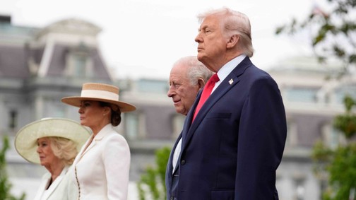 Kínos pillanat a Fehér Házban: Donald Trump a király előtt ragadta volna meg felesége fenekét