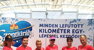 Jótékonyságból futottunk a reptéren a Szentkirályival