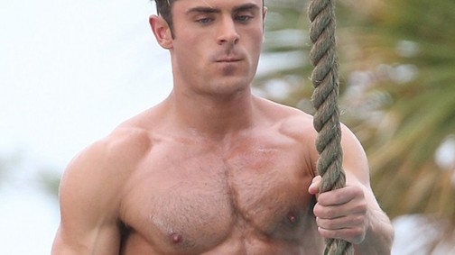 Zac Efron hasizmától leesik az állad!