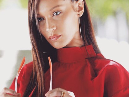 Ilyet se láttunk még: Bella Hadid övtáskája miatt villantott egy hatalmasat!