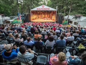 Nagy Viktor, a Kultkikötő alapító igazgatója: „Fára mászva figyeltük, hogy esni fog-e az eső”