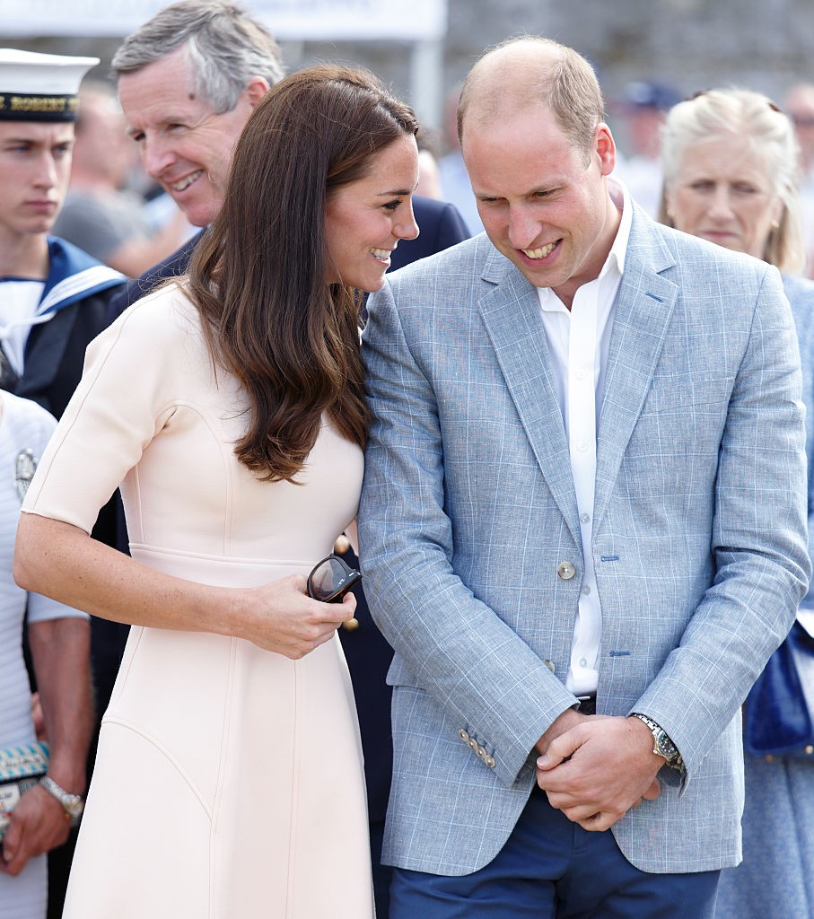 2016 - Vajon miről suttoghattak ilyen aranyosan a Towan Beach-en tett látogatásuk során?