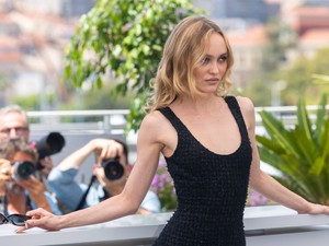 Lily-Rose Depp átlátszó felsője semmit sem takar, és nem kér érte elnézést