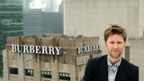 Burberry felgyújtotta a fényeket