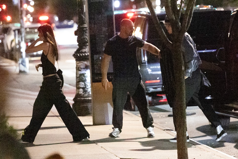 dakota johnson mgk
