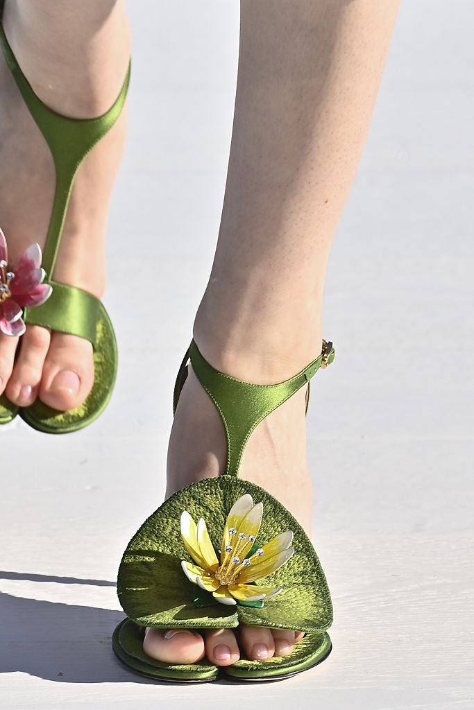 Ettől a látványos szandáltól azonnal nyári hangulatba jövünk