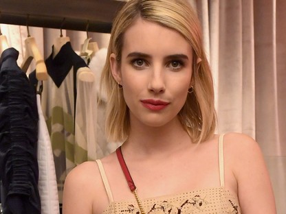 Emma Roberts gyönyörű kismama fotókkal jelentette be, hogy várandós