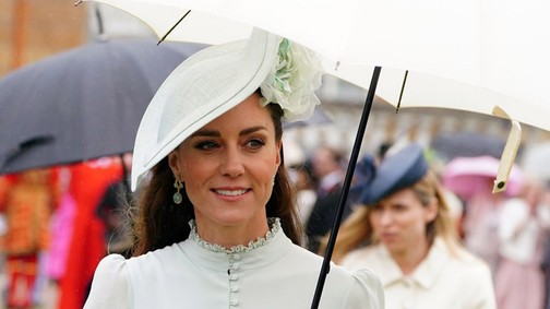 Valódi Bridgerton: Katalin hercegné csodás tavaszi ruhában kerti partizott