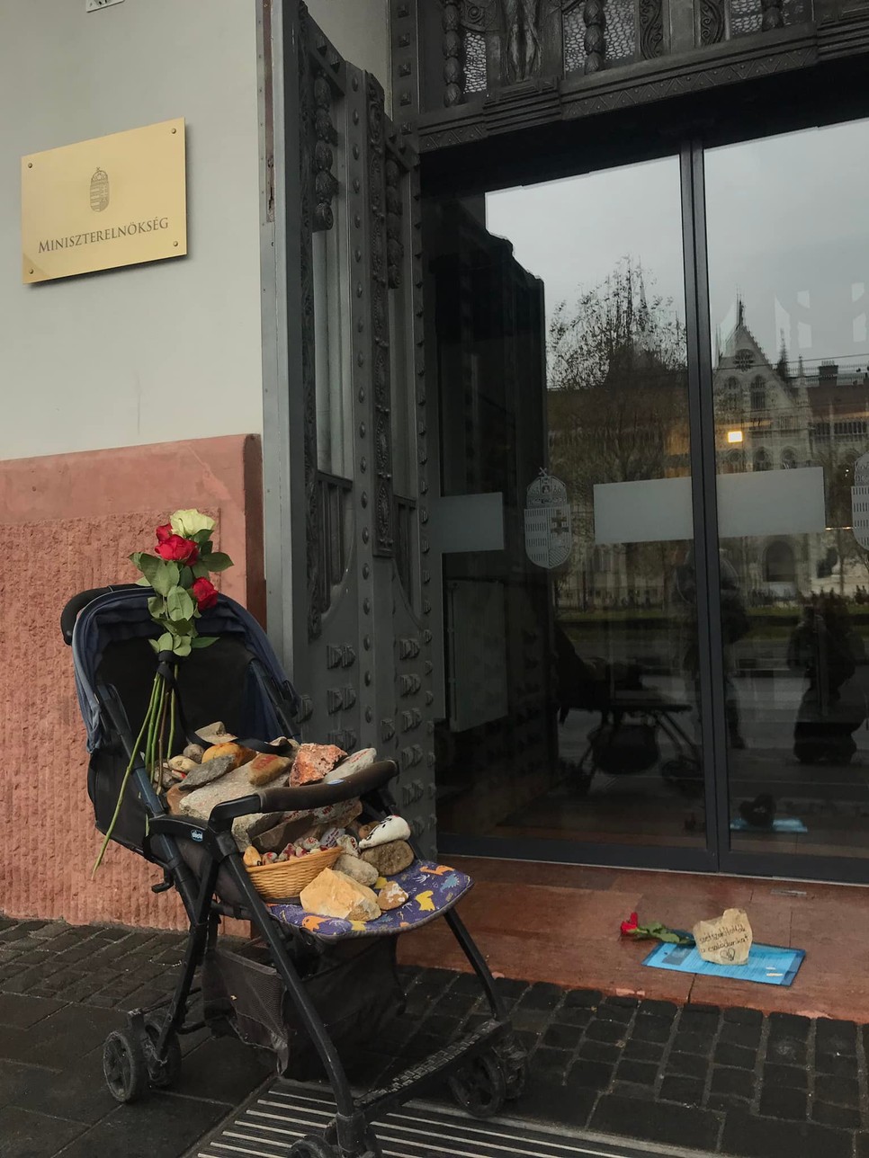 A nőkből élő szülészeti rendszer a nőkért kell működjön!