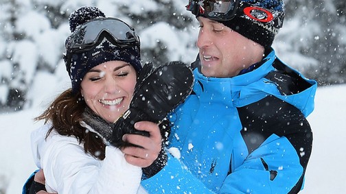 Kate Middleton és Vilmos síelni vitték a gyerekeket! KÉPEK