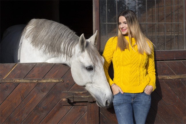 A modell lovaglással indítja a hetet