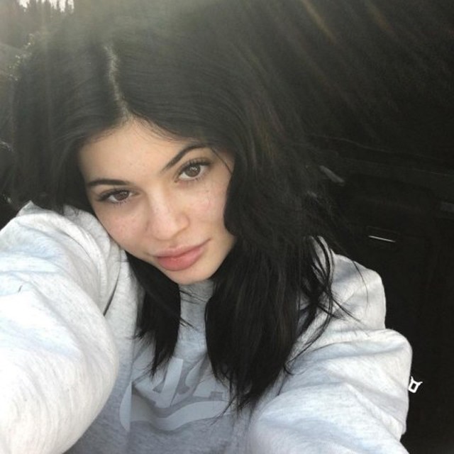 Selena Gomez, Kylie Jenner és még 8 sztár smink nélkül