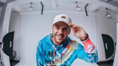 Elkészült az introvertáltak himnusza Szakács Gergőtől