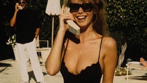 Ilyen most bikiniben a 48 éves Claudia Schiffer, de HOGY lehet ez?