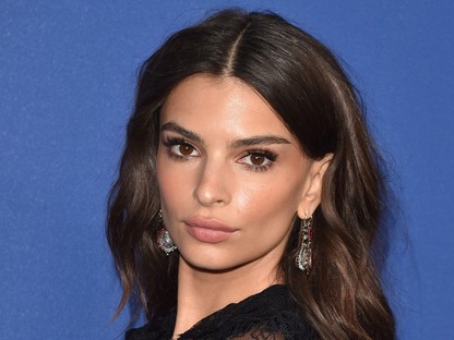 Emily Ratajkowski bebizonyította, hogy istennő a vörös szőnyegen