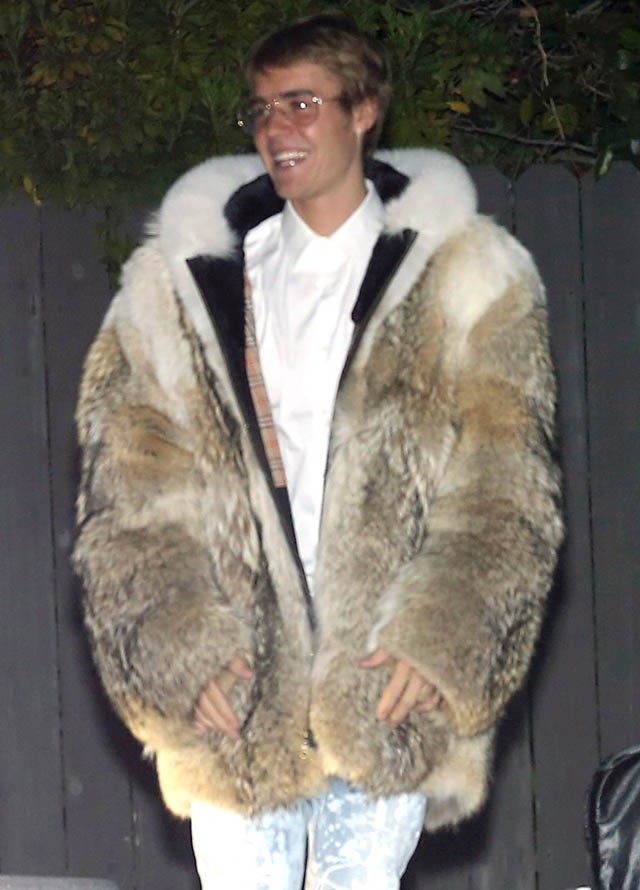 Justin Bieber szőrmebundában