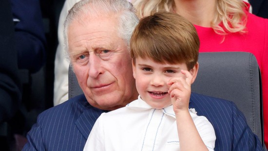 Itt a bizonyíték, hogy Károly király a világ legjobb nagypapája: megható választ adott Vilmos herceg kérdésére