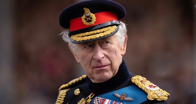 Egyre nagyobb a feszültség a királyi családban, mindenkinek elege van Károly királyból