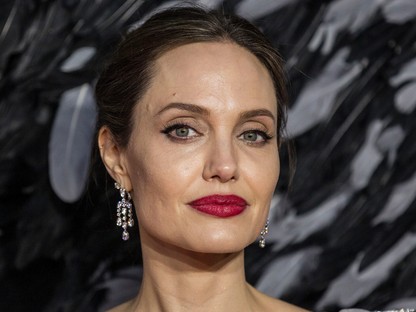 Angelina Jolie nem Demóna, hanem egy ISTENNŐ a vörös szőnyegen