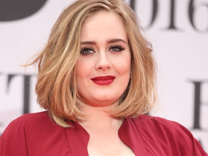 Hű, Adele annyira lefogyott, hogy szinte felismerhetetlen
