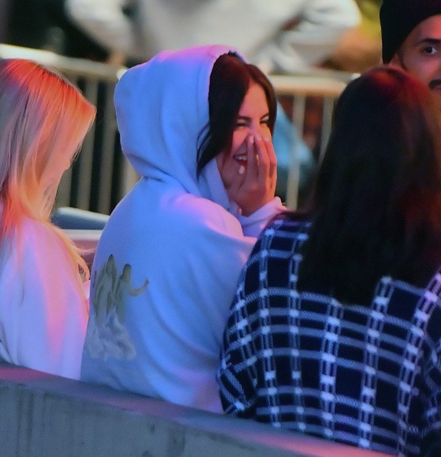 Selena Gomez Disnelyland