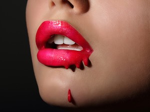 Rúzs helyett ajaktinta: ez tutira bírja majd a hőséget