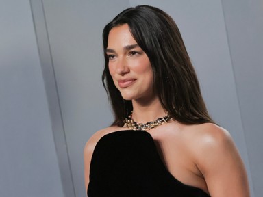 Dua Lipa bikinis fotója felperzselte az Instagramot, aprócska fürdőruhában élvezi a napsütést