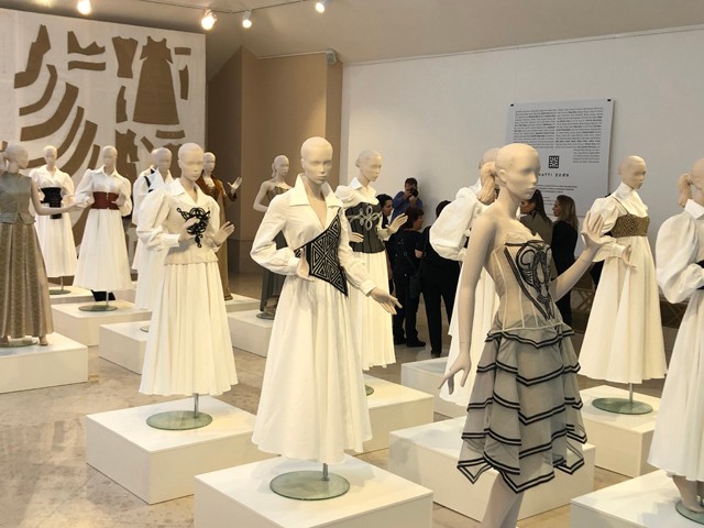 Zoób Katti retrospektív kiállítása megjósolja a jövő trendjeit