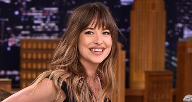 Tökéletes Dakota Johnson kis feketéje, tökéletes